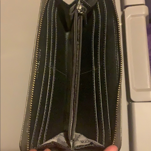 Michael Kors Silver Gunmetal Large Wallet - Picture 2 of 4